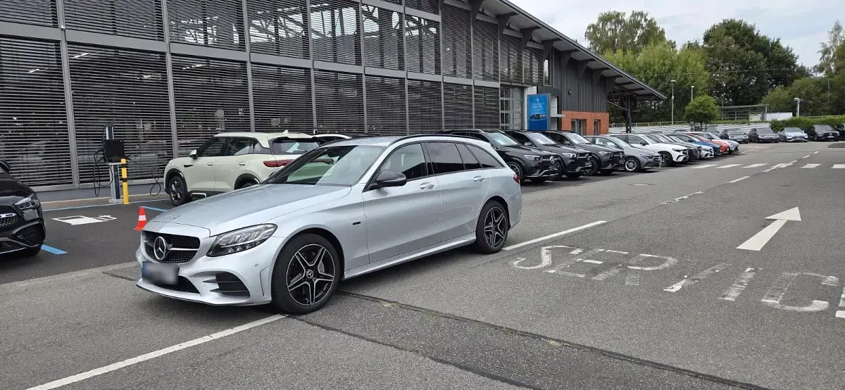 Gebraucht Mercedes C300e AMG 194 PS (142 kW) 2021 Silber Kombi