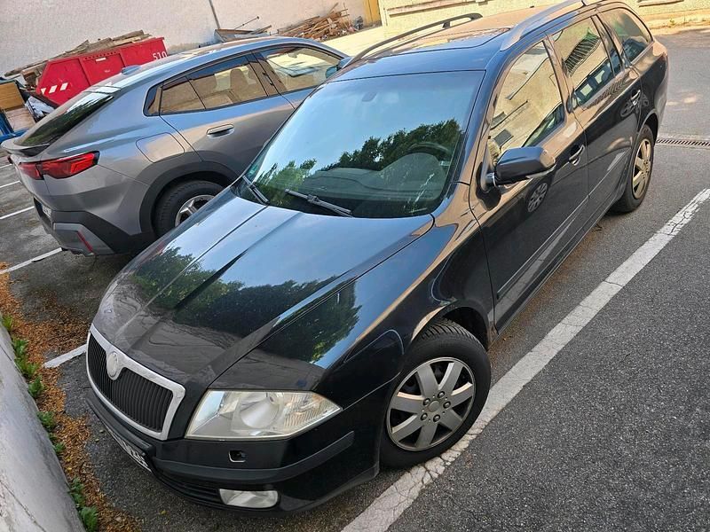 Schwarz Gebraucht 2007 Skoda Octavia Kombi | 1.399 € - Bild 1/4