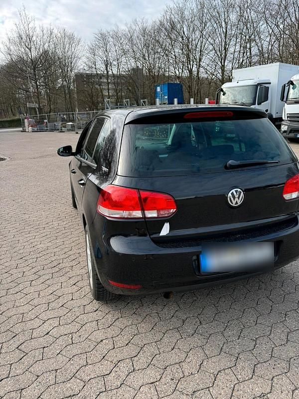 Gebraucht VW Golf VI 105 PS (77 kW) 2011 Schwarz Kleinwagen