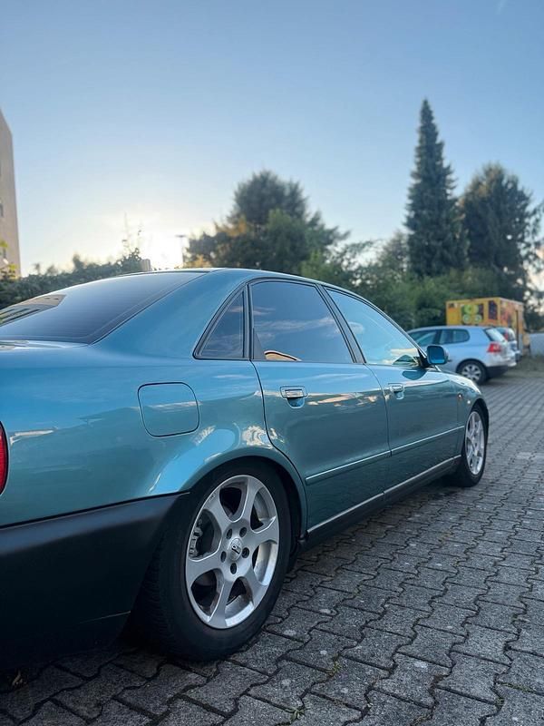 Blau Gebraucht 2000 Audi A4 Limousine | 1.400 € (Guter Preis) - Bild 1/4