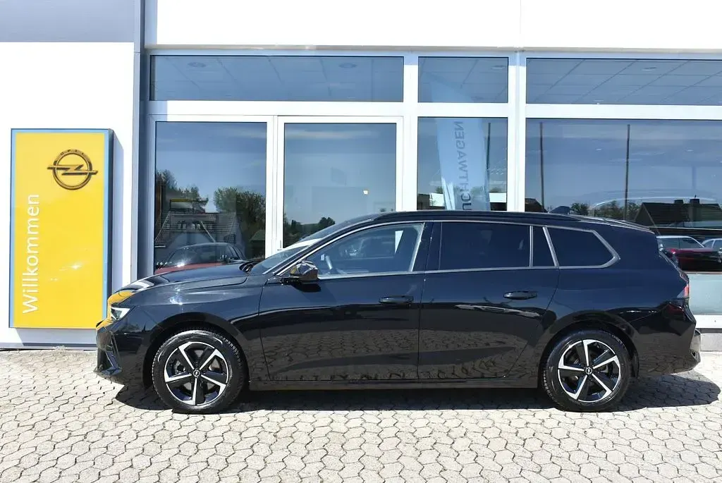 Second-hand Opel Astra 131 CP (96 kW) 2024 Negru Hatchback