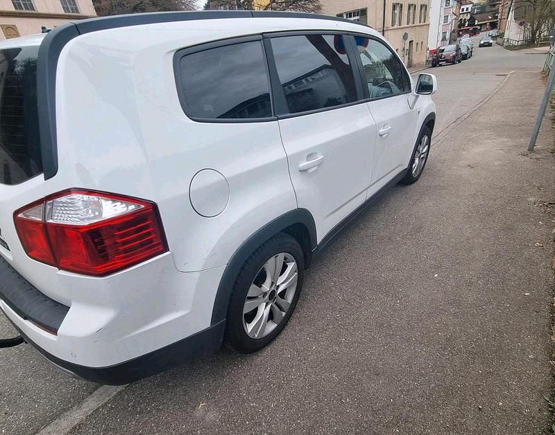 Weiß Gebraucht 2012 Chevrolet Orlando Van / Kleinbus | 8.200 € (Teuer) - Bild 1/4