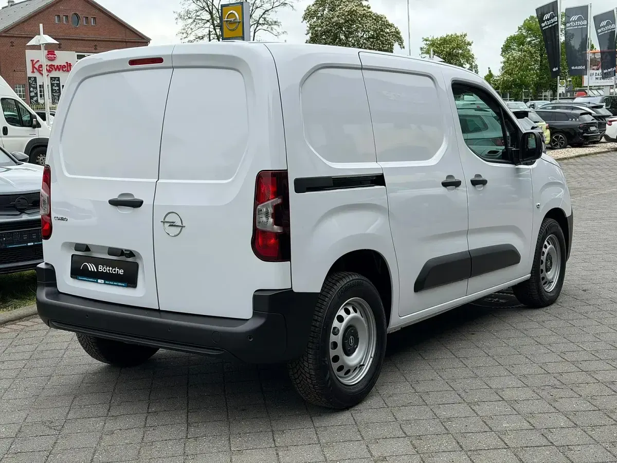 Nowe Opel Combo Basis 102 KM (75 kW) 2026 Biały Minivan