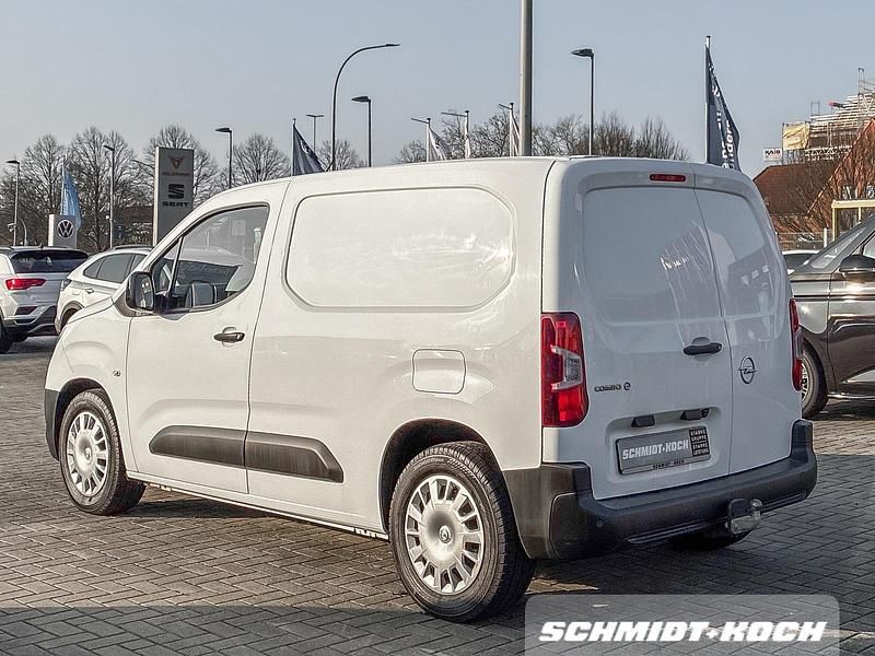 Gebraucht Opel Combo-e Life Edition 100 kW (136 PS) 2021 Jade weiß (weiß) Limousine