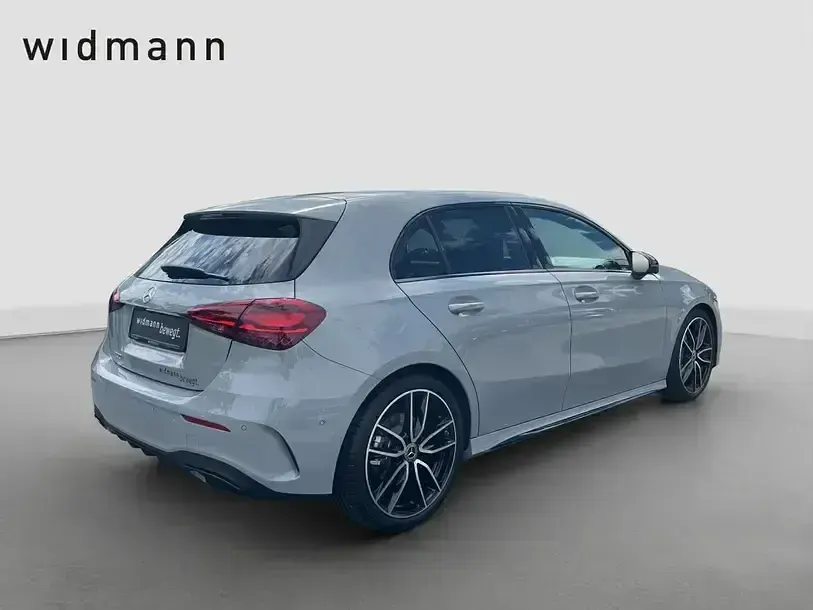 Gebraucht Mercedes A200 163 PS (119 kW) 2026 Manufaktur alpingrau uni Limousine