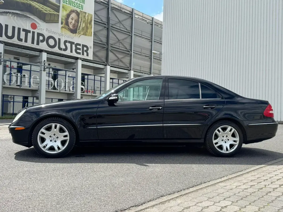 Gebraucht Mercedes E500 2003 Schwarz Limousine