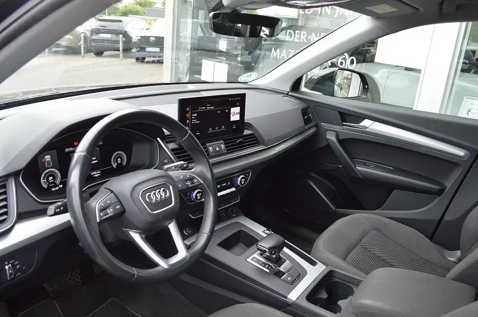 Używany Audi Q5 Basis 265 KM (194 kW) 2023 Czarny SUV