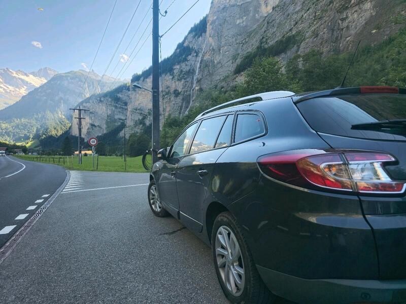 Grün Gebraucht 2015 Renault Mégane GrandTour Kombi | 6.399 € (Fairer Preis) - Bild 1/4
