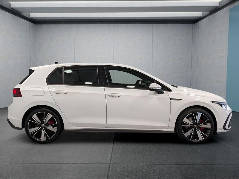 Weiß Gebraucht 2023 VW Golf VIII GTD Kleinwagen | 35.749 € (Fairer Preis) - Bild 1/4