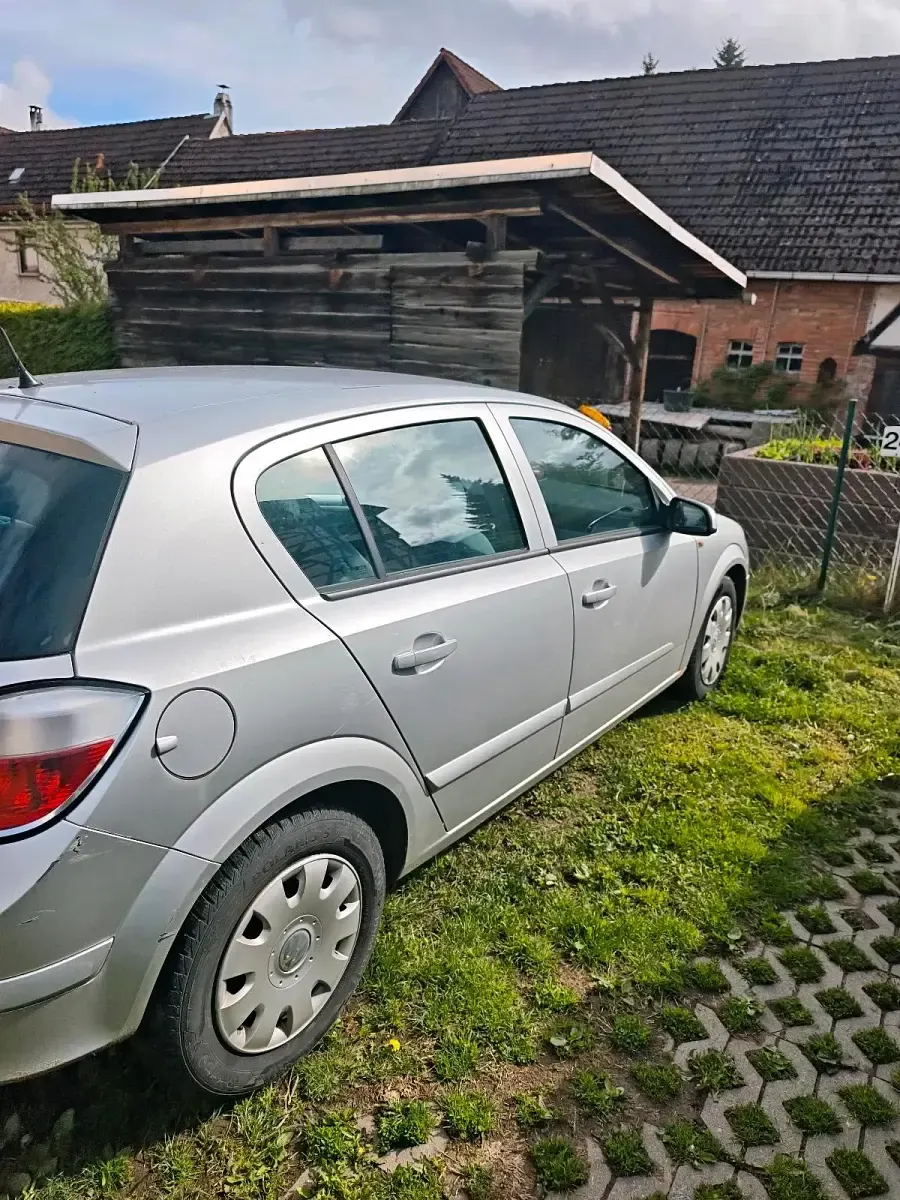 Usata Opel Astra 100 CV (73 kW) 2004 Grigio Utilitaria