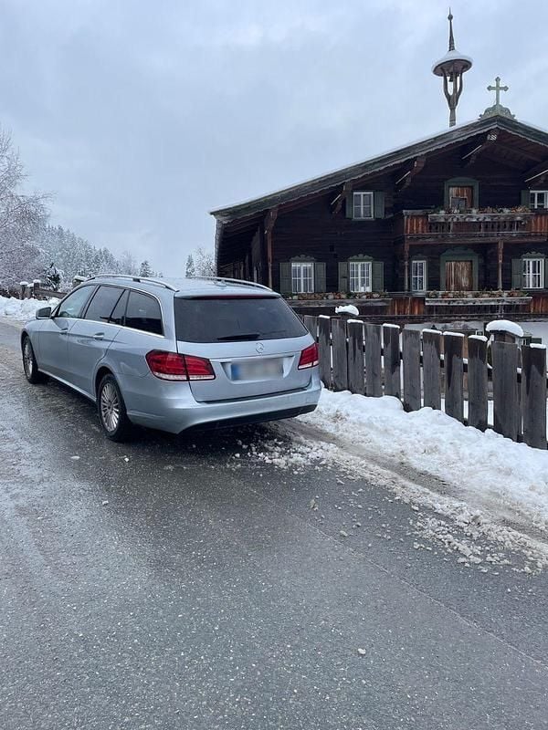 Gebraucht Mercedes E200 136 PS (100 kW) 2015 Blau Kombi