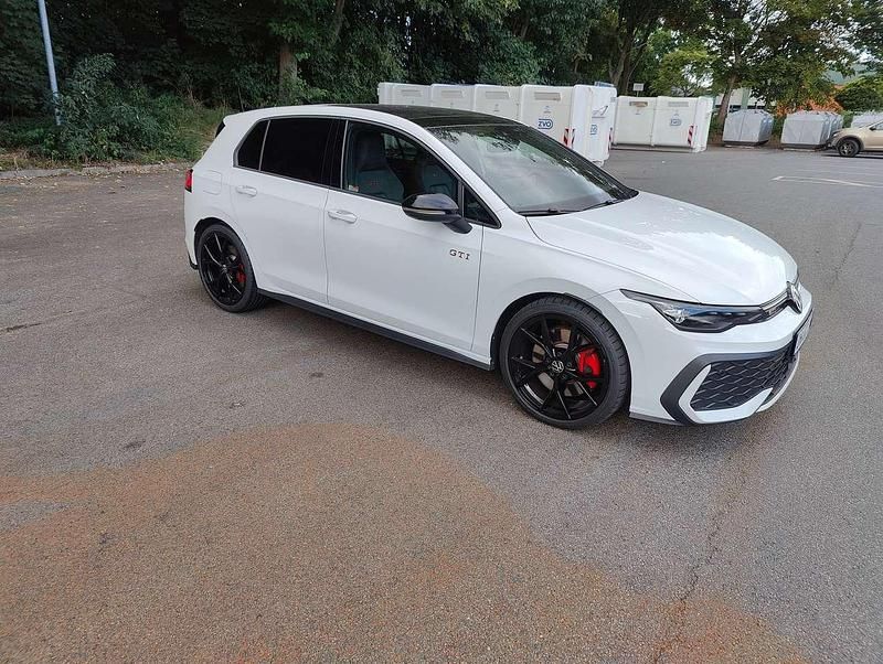 Second-hand VW Golf VIII GTI 265 CP (194 kW) 2024 Alb Berlinǎ
