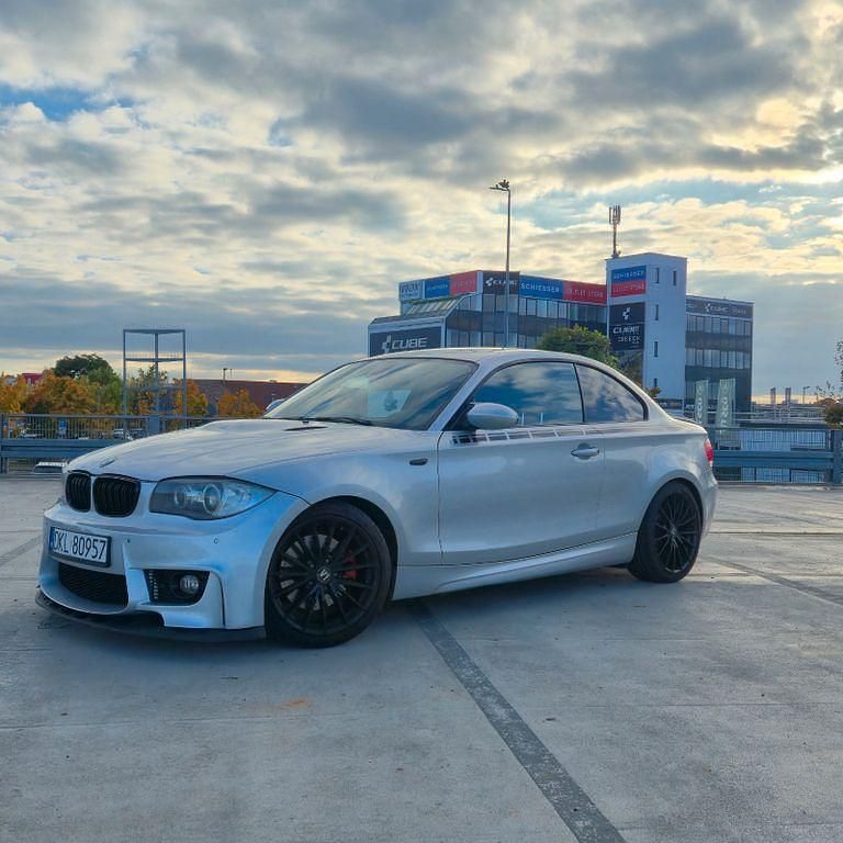 Silber Gebraucht 2009 BMW 123 Kleinwagen | 9.300 € - Bild 1/4