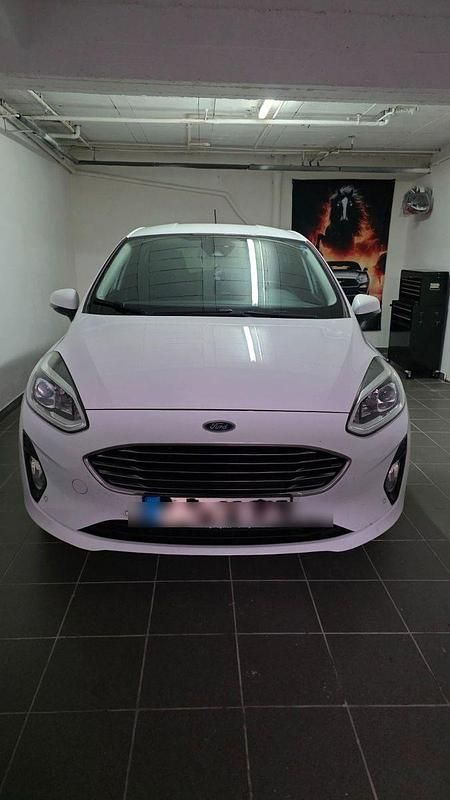Weiß Gebraucht 2019 Ford Fiesta Titanium Kleinwagen | 8.900 € (Fairer Preis) - Bild 1/4
