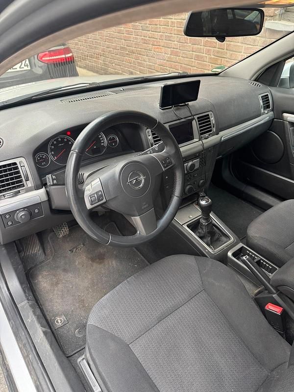 Gebraucht Opel Vectra 140 PS (102 kW) 2005 Silber Kombi