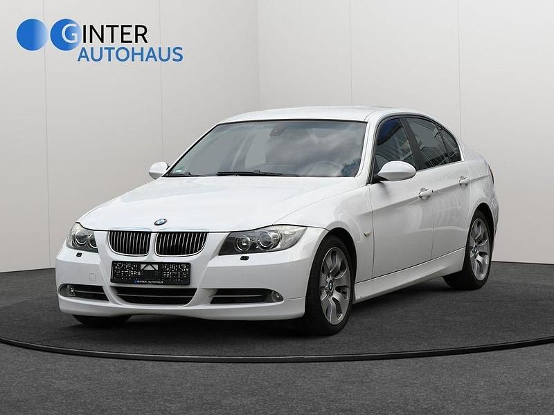 Weiß Gebraucht 2008 BMW 330 Limousine | 11.990 € (Fairer Preis) - Bild 1/4