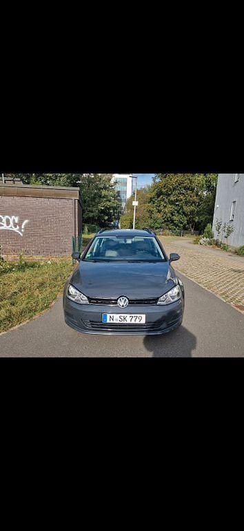 Grau Gebraucht 2015 VW Golf VII Comfortline Kombi | 9.900 € (Superpreis) - Bild 1/4