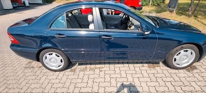 Blau Gebraucht 2000 Mercedes C200 Classic Limousine | 1.500 € (Fairer Preis) - Bild 1/4