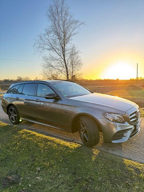 Gebraucht Mercedes E300 AMG line 306 PS (225 kW) 2019 Grau Kombi