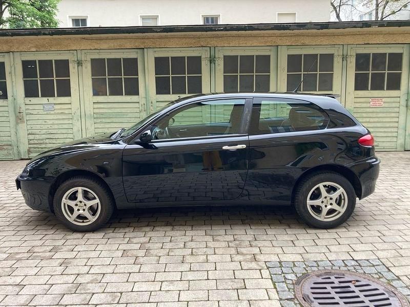 Gebraucht Alfa Romeo 147 Distinctive 120 PS (88 kW) 2005 Schwarz Kleinwagen