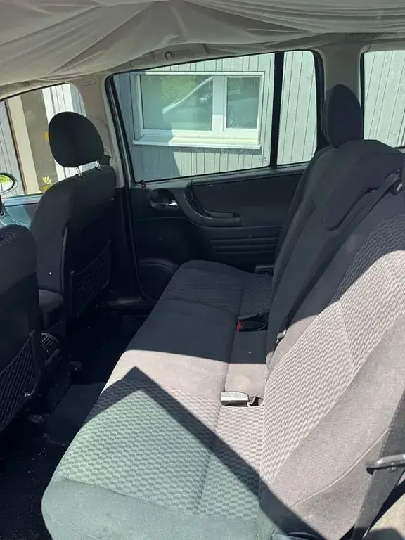 Second-hand Opel Zafira 125 CP (91 kW) 2003 Argintiu Monovolum