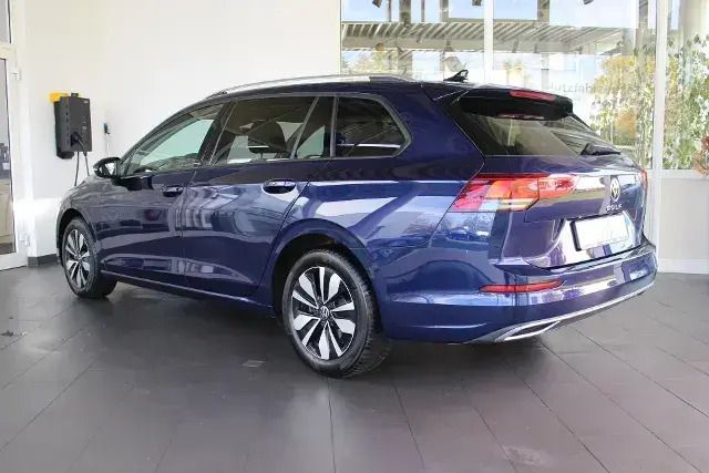 Gebraucht VW Golf VIII Move 150 PS (110 kW) 2024 Blau (atlantik blue metallic) Kombi