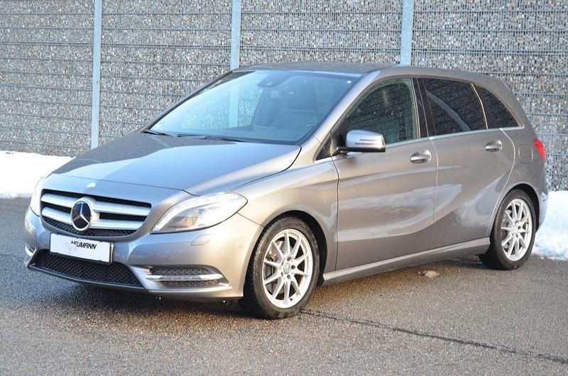 Gebraucht Mercedes B220 184 PS (135 kW) 2014 Grau Van / Kleinbus
