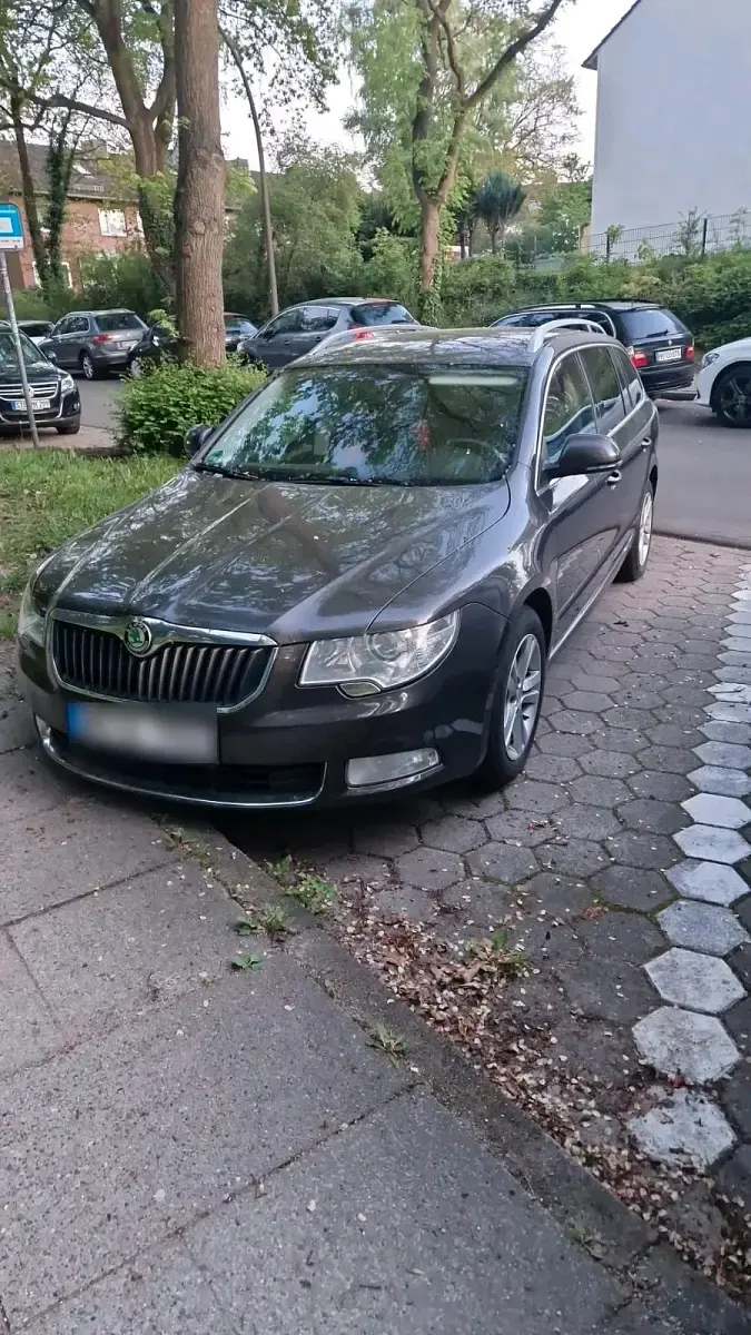 Gebraucht Skoda Superb 140 PS (102 kW) 2010 Grün Kombi