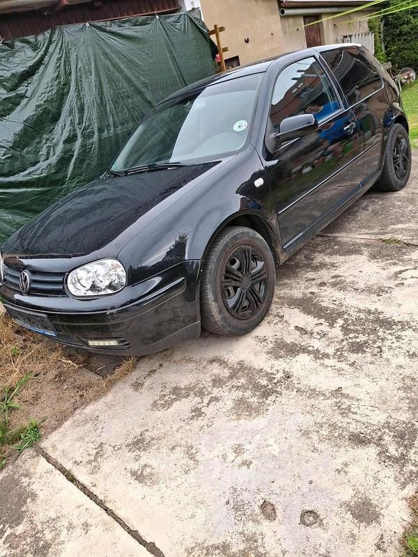 Schwarz Gebraucht 2001 VW Golf IV Kleinwagen | 500 € (Superpreis) - Bild 1/4