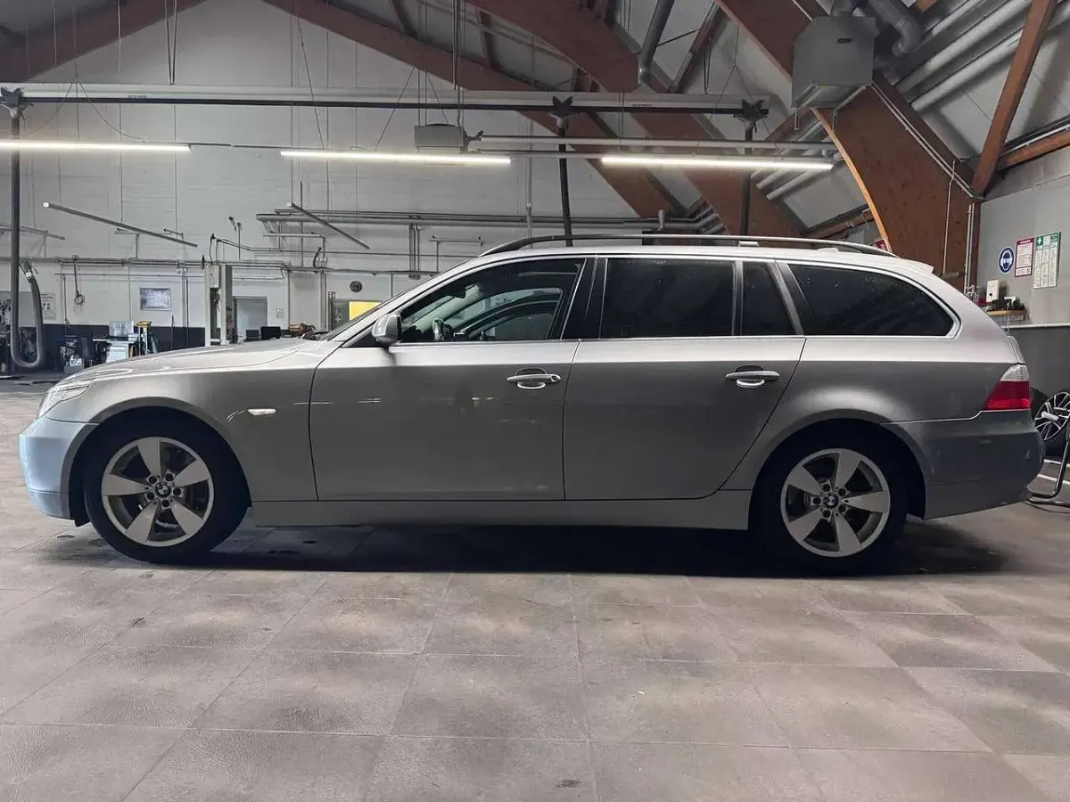 Gebraucht BMW 525 218 PS (160 kW) 2007 Grau Kombi
