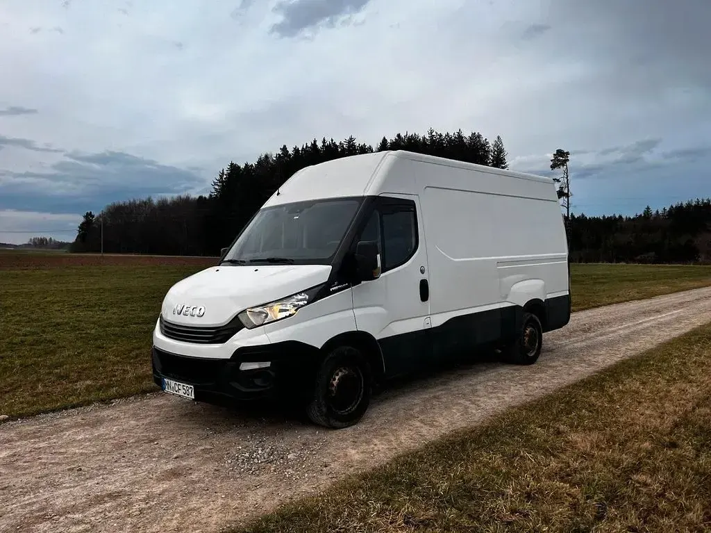 Gebraucht Iveco Daily 156 PS (114 kW) 2018 Weiß Limousine