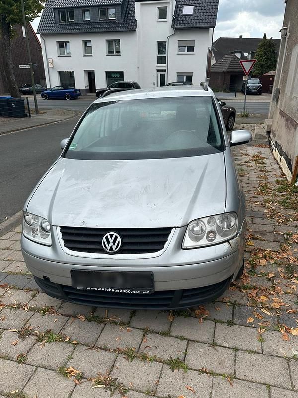 Silber Gebraucht 2004 VW Touran Van / Kleinbus | 700 € (Superpreis) - Bild 1/4