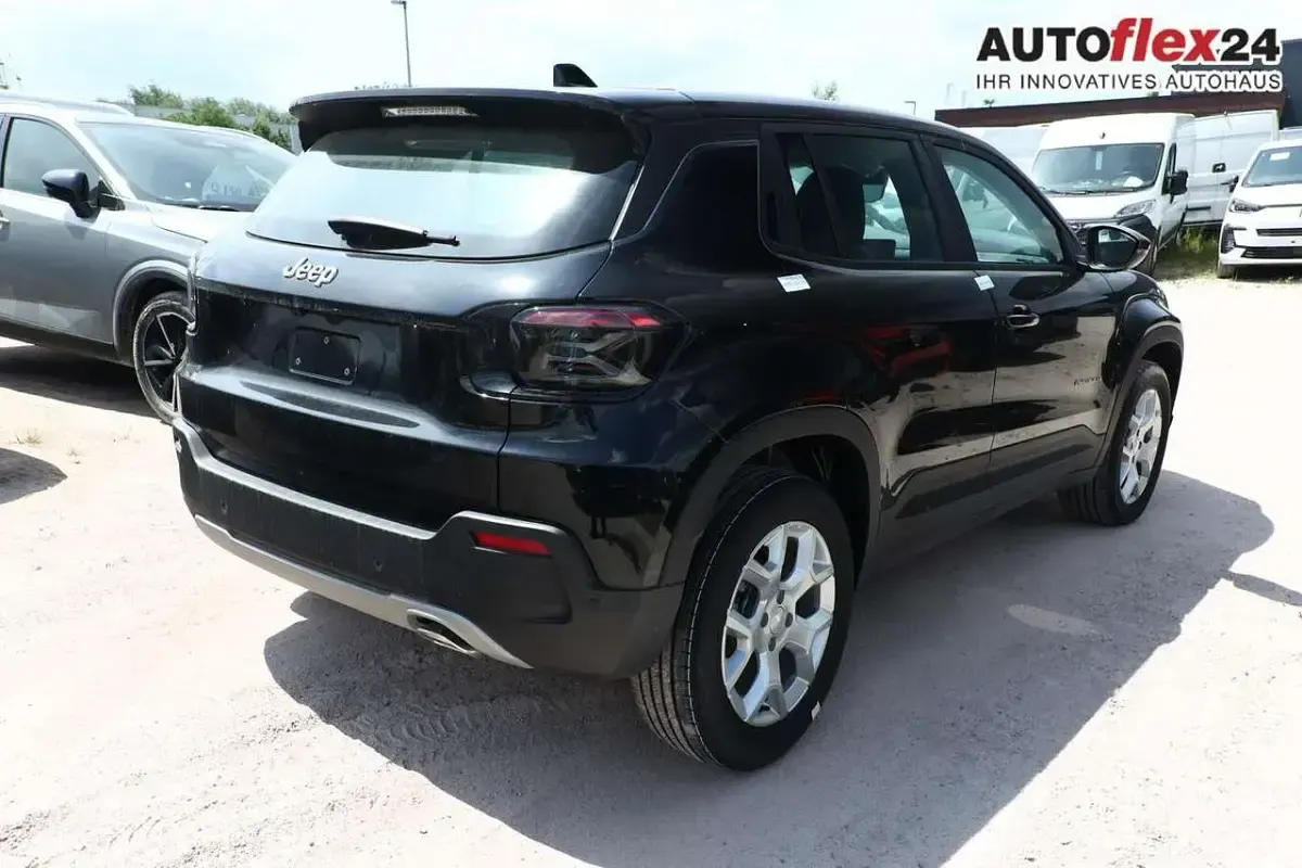 Neu Jeep Avenger Altitude 110 PS (80 kW) 2025 Volcano black SUV