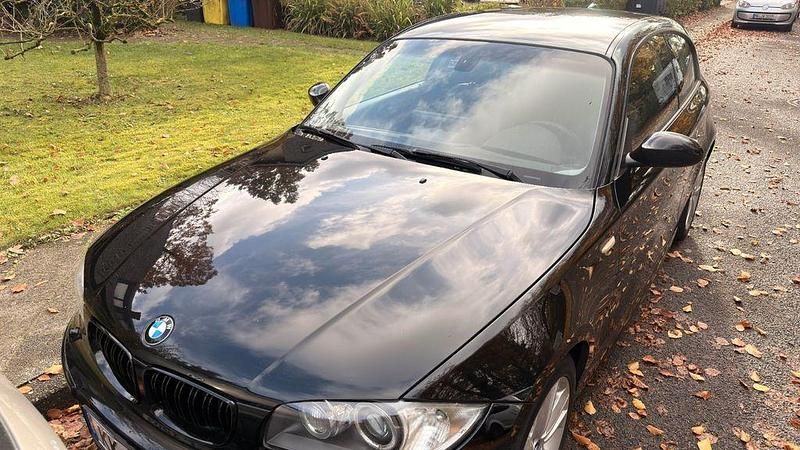 Schwarz Gebraucht 2008 BMW 118 Sport Line Kleinwagen | 3.300 € (Guter Preis) - Bild 1/4