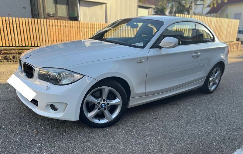Weiß Gebraucht 2011 BMW 120 Kleinwagen | 6.700 € (Fairer Preis) - Bild 1/4
