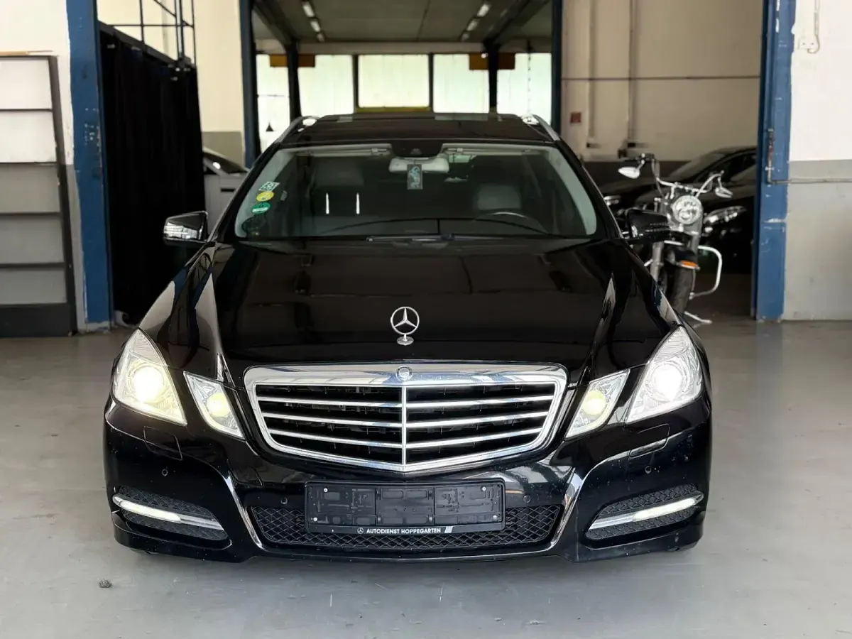 Second-hand Mercedes E250 204 CP (150 kW) 2012 Negru Break