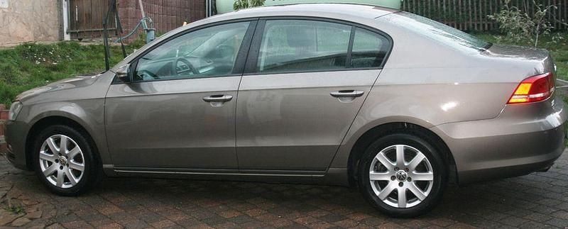 Braun Gebraucht 2012 VW Passat Limousine | 5.600 € (Guter Preis) - Bild 1/4