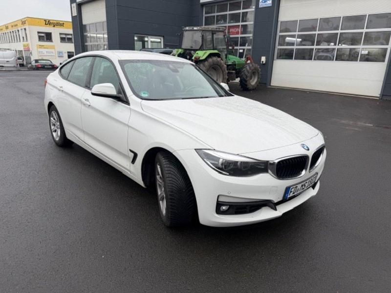 Weiß Gebraucht 2018 BMW 320 Gran Turismo Limousine | 19.990 € (Etwas zu teuer) - Bild 1/4
