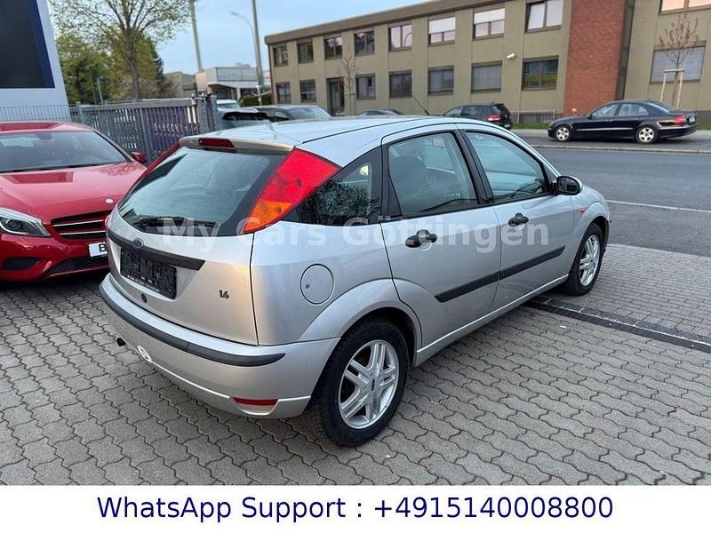 Second-hand Ford Focus Ambiente 101 CP (74 kW) 2003 Argintiu Berlinǎ