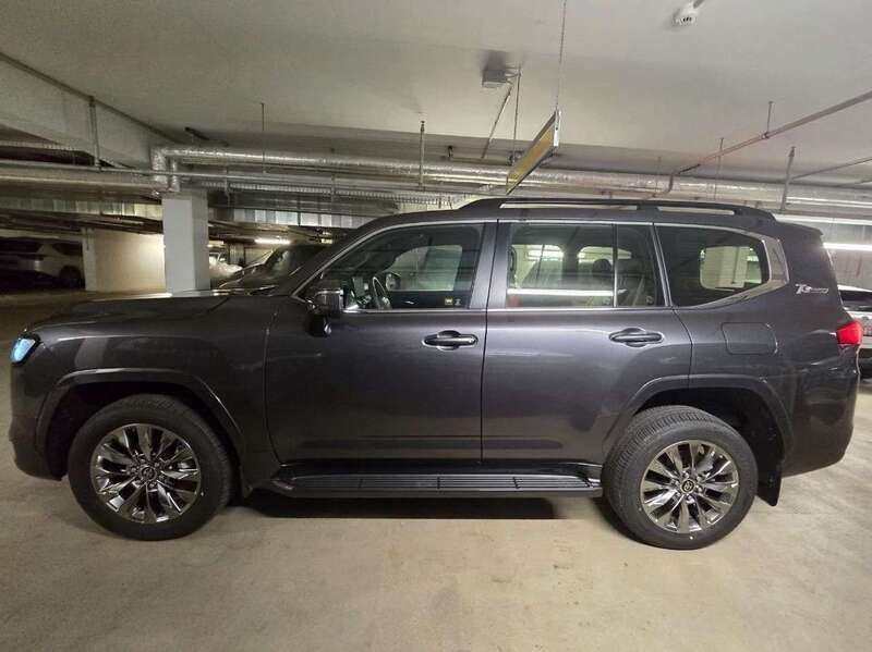 Gebraucht Toyota Land Cruiser Premium 303 PS (222 kW) 2023 Grau SUV