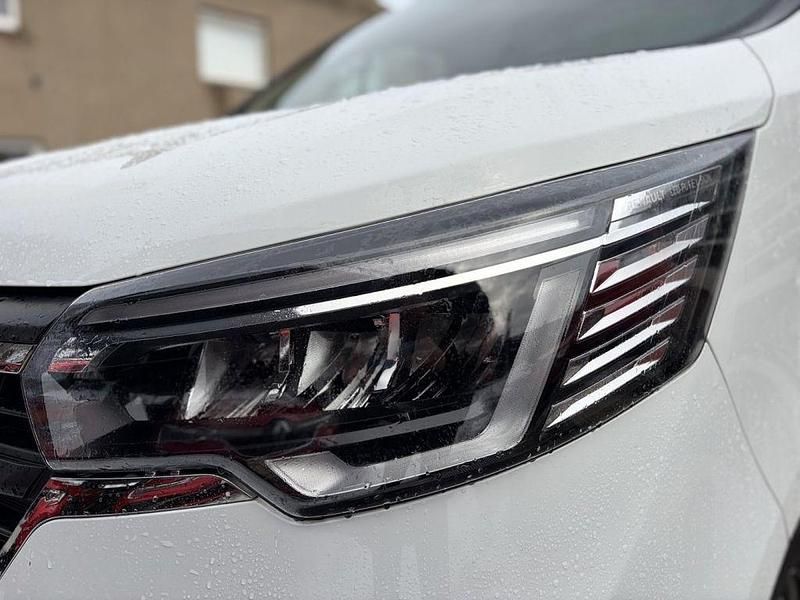 Gebraucht Renault Trafic Komfort 150 PS (110 kW) 2022 Gletscherweiß Van / Kleinbus