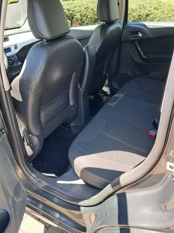 Gebraucht Citroën C3 SELECTION 92 PS (67 kW) 2013 Grau Limousine
