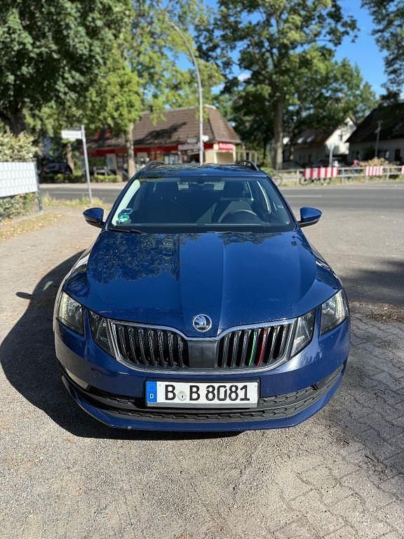 Blau Gebraucht 2017 Skoda Octavia Style Kombi | 8.800 € (Guter Preis) - Bild 1/4