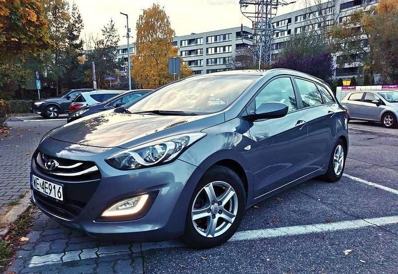 Grau Gebraucht 2013 Hyundai i30 Comfort Kombi | 5.100 € (Fairer Preis) - Bild 1/2