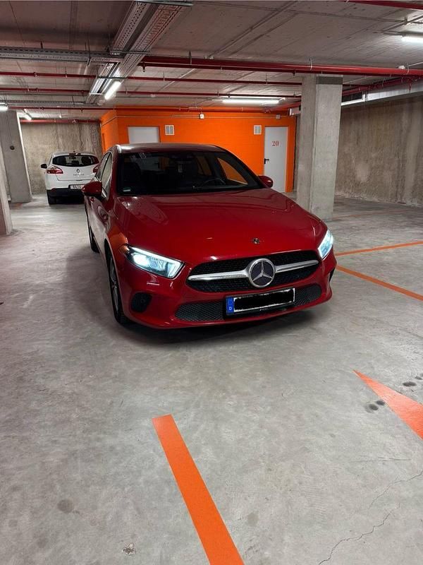 Rot Gebraucht 2018 Mercedes A180 Kleinwagen | 15.000 € (Guter Preis) - Bild 1/4