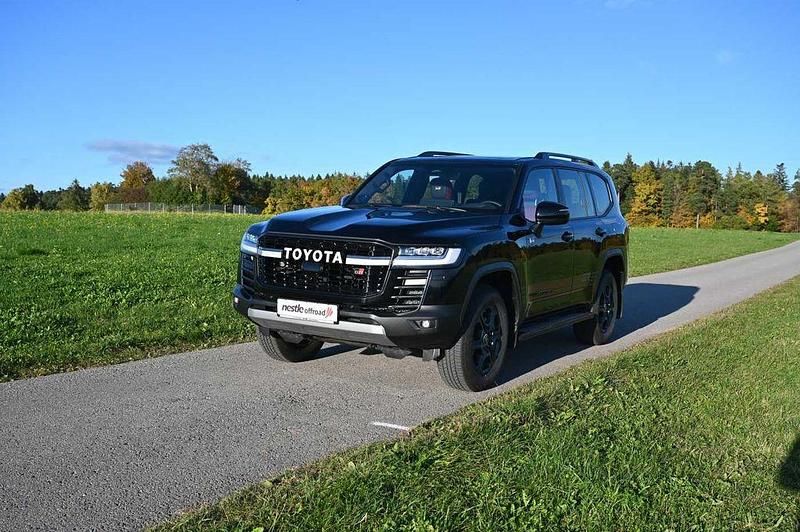 Pearlweiß metallic Neu 2025 Toyota Land Cruiser Sport SUV | 159.880 € - Bild 1/4