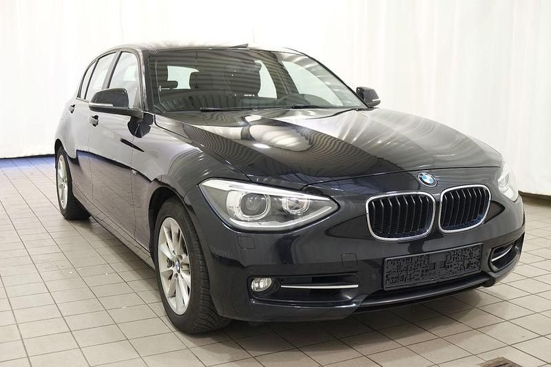 Schwarz Gebraucht 2011 BMW 118 Sport Line Kleinwagen | 6.999 € (Superpreis) - Bild 1/4