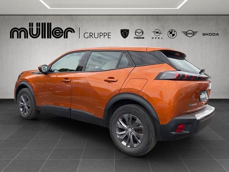Gebraucht Peugeot e-2008 Active 100 kW (136 PS) 2021 Orange (metallic) SUV