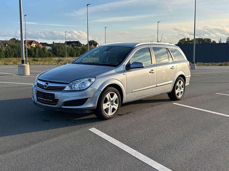 Silber Gebraucht 2009 Opel Astra Edition Kombi | 3.750 € (Teuer) - Bild 1/4