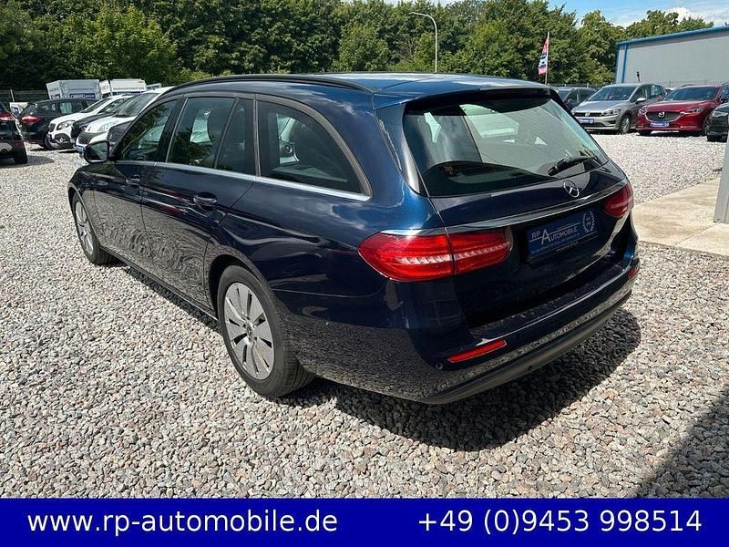Gebraucht Mercedes E220 194 PS (142 kW) 2018 Cavansitblau  metalliclack Kombi